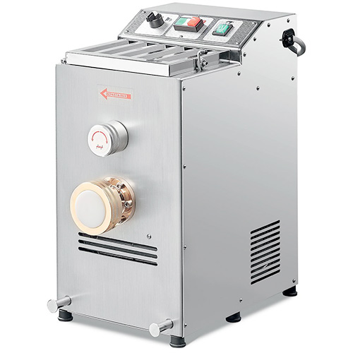 PASTA MACHINE 26.5 LB/12 KG PER HOUR 4 KG KNEADING CAPACITY 0 PASTA MACHINE 26.5 LB/12 KG PER HOUR 4 KG KNEADING CAPACITY 0.75 KW