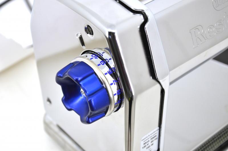 Stainless Steel Manual Pasta Sheeter with 8.25� Roller Length